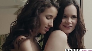 Cuties Eat My Lips starring Jenna Ross and Belle Knox.